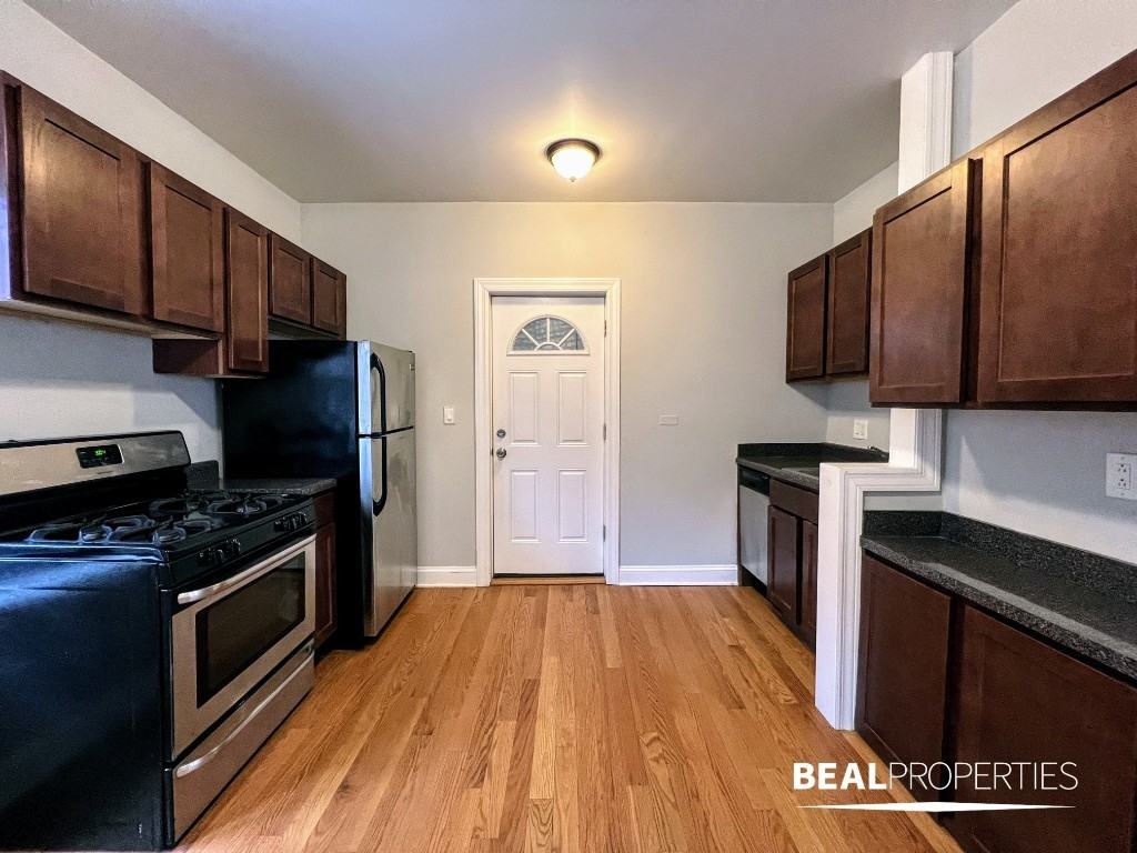 3728 N Pine Grove Ave #W1 - Photo 6 of 17