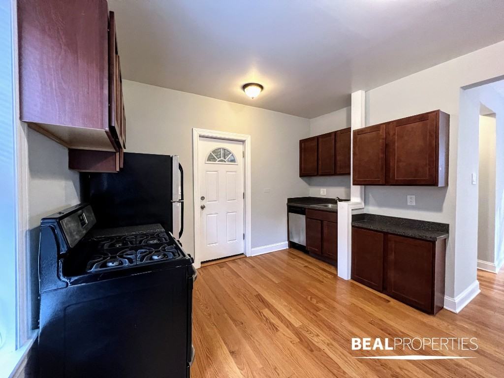 3728 N Pine Grove Ave #W1 - Photo 7 of 17