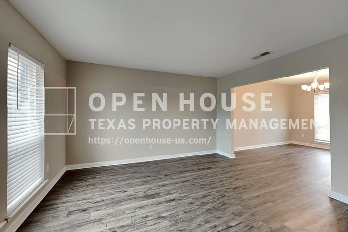 1645 Homestead St - Photo 4 of 24