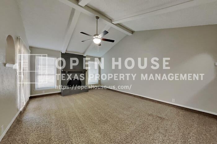 404 Park Center Blvd - Photo 4 of 20