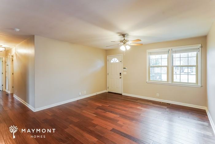 107 Woodridge Dr - Photo 4 of 15