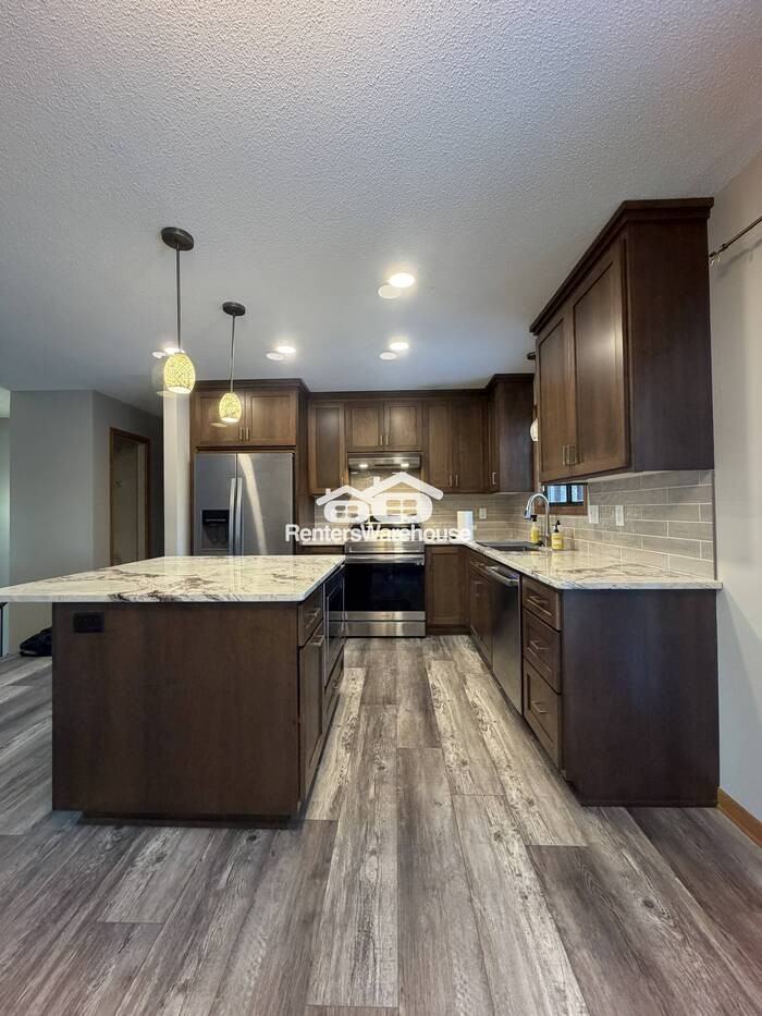 1272 Farrell St N - Photo 3 of 16