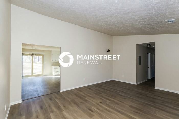 1070 Salisbury Trl - Photo 5 of 17