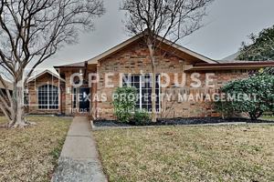 featured image of 809 Lake Bluff Dr