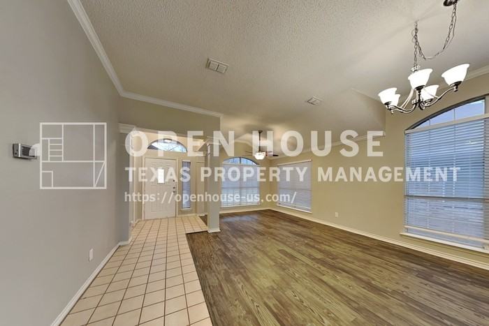 809 Lake Bluff Dr - Photo 4 of 21