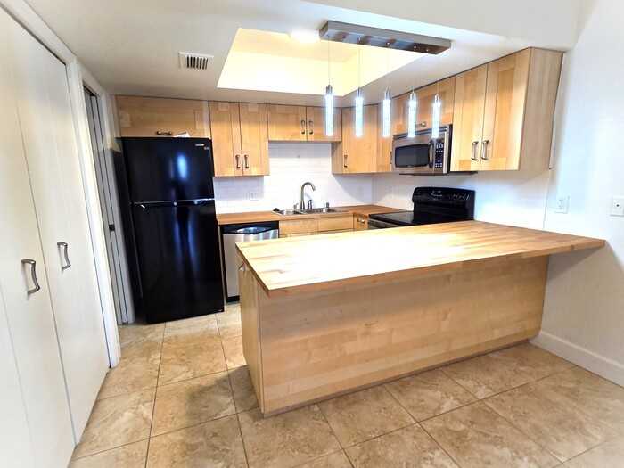 909 S Siesta Ln #4 - Photo 2 of 14