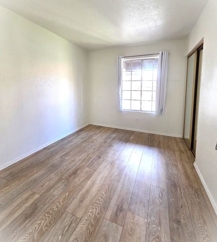 909 S Siesta Ln #4 - Photo 6 of 14