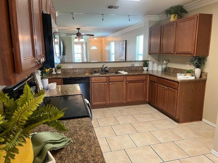 10524 Flagstaff Run - Photo 3 of 16