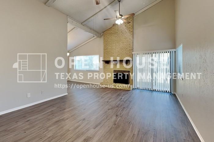 1012 Via Valencia - Photo 4 of 23