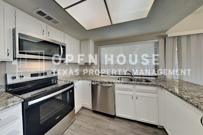 1012 Via Valencia - Photo 5 of 23