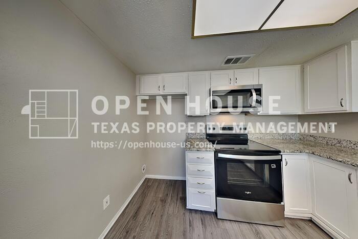 1012 Via Valencia - Photo 6 of 23