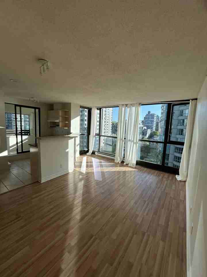 Jervis St & Alberni St - Photo 7 of 20