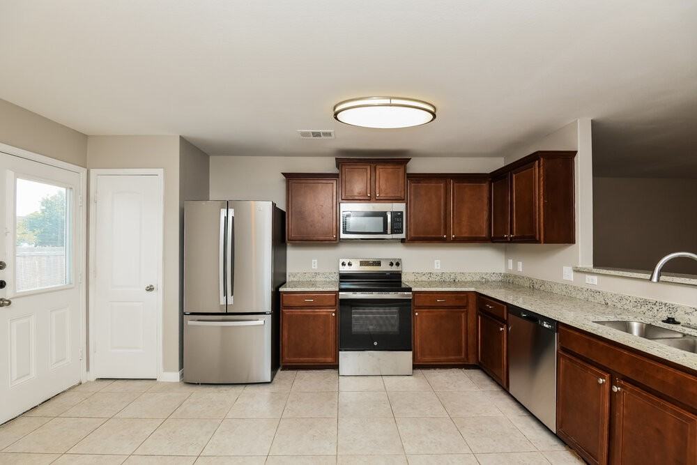 4729 Cedar Springs Dr - Photo 7 of 16