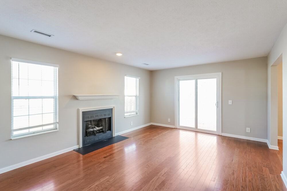 901 Bexhill Ct S - Photo 5 of 17