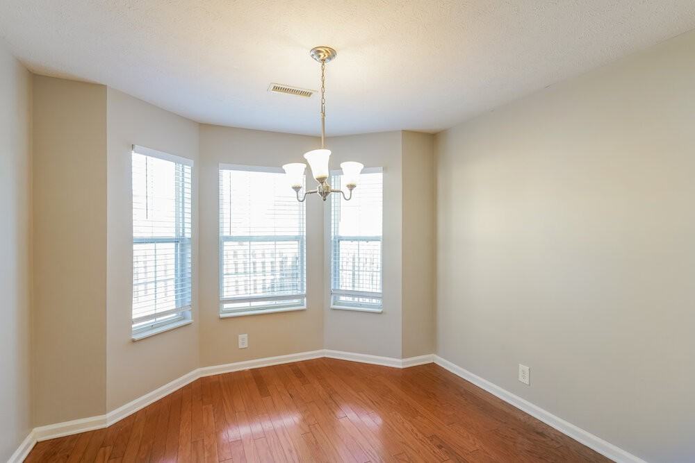 901 Bexhill Ct S - Photo 6 of 17