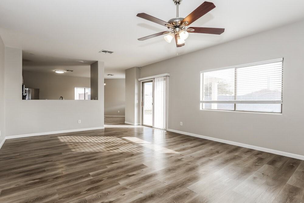 6409 W Pioneer St - Photo 4 of 17