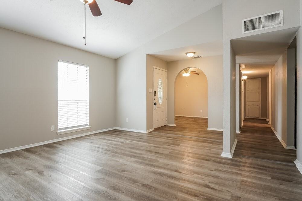 1702 Clark Trl - Photo 5 of 16