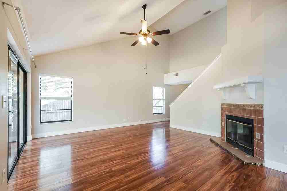 402 E Springtree Way - Photo 5 of 17