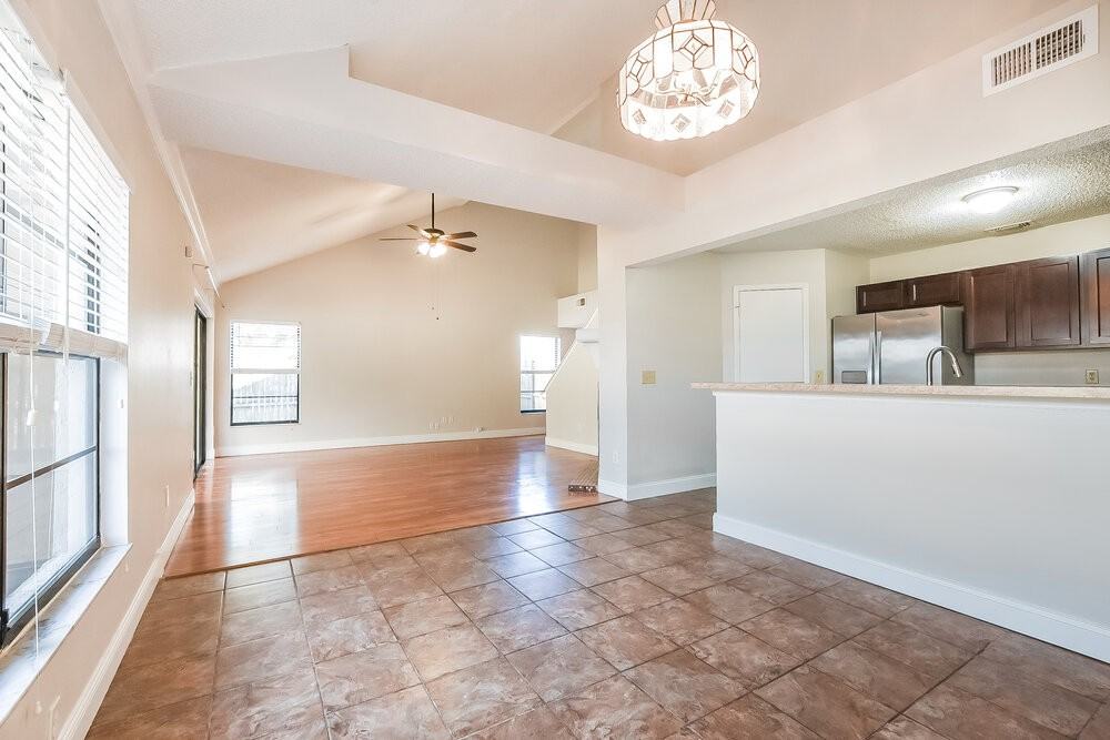 402 E Springtree Way - Photo 6 of 17