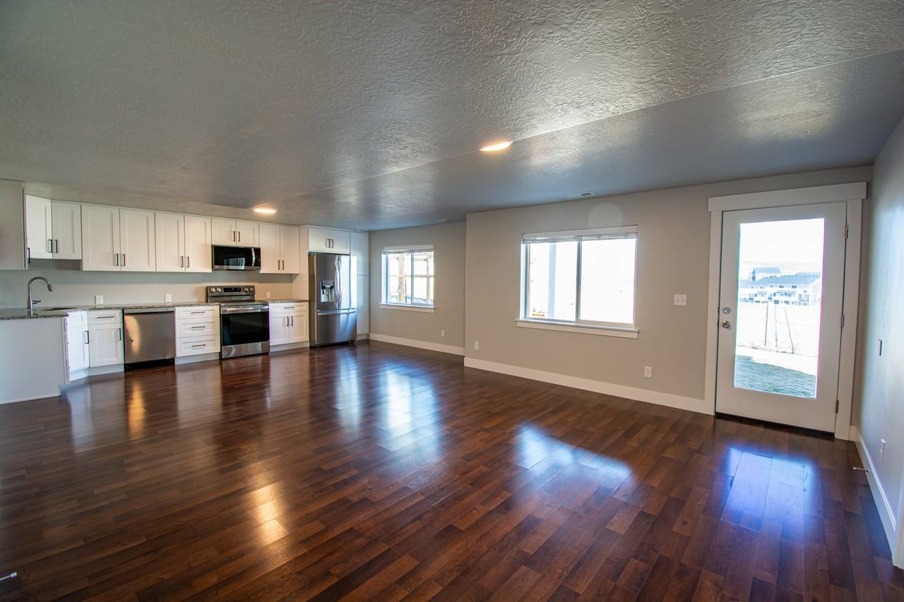 1456 W Russo Dr - Photo 4 of 17