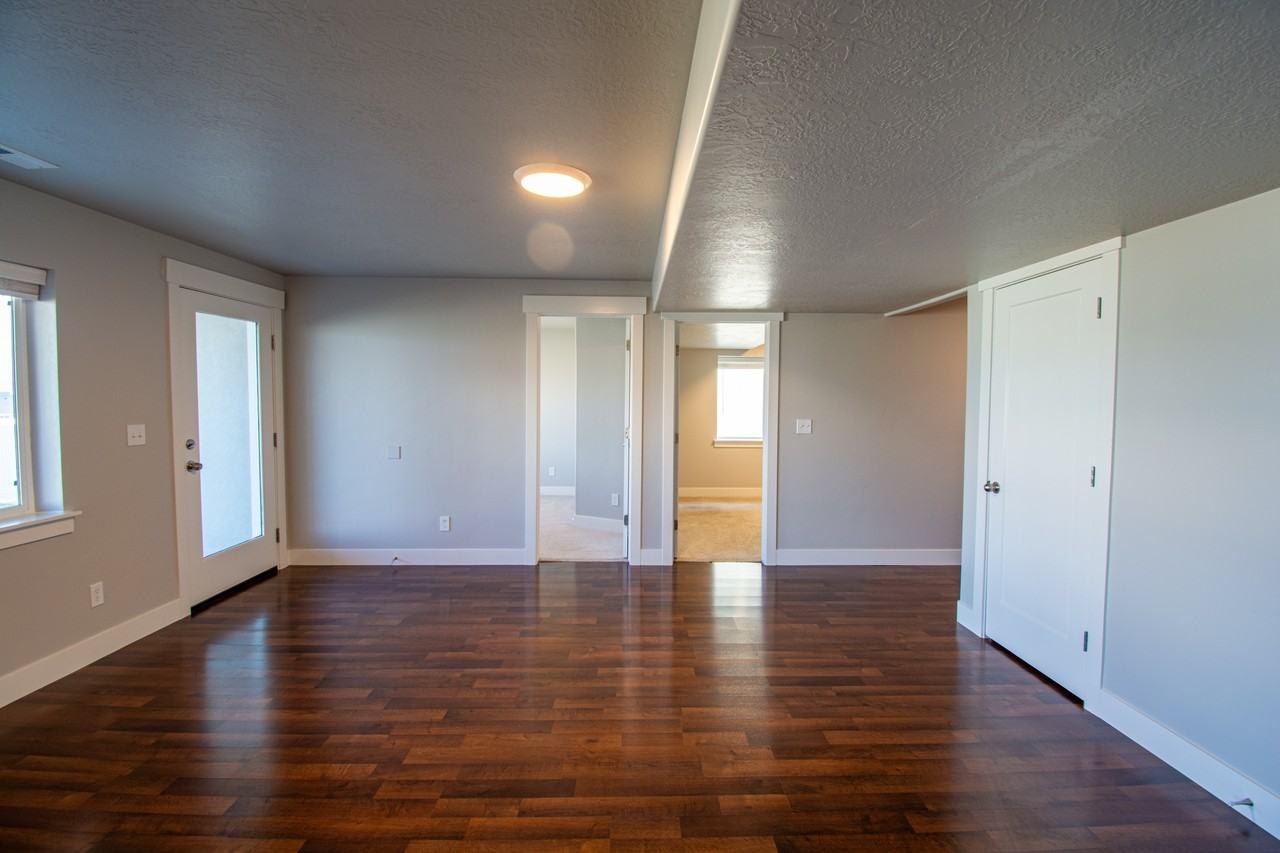 1456 W Russo Dr - Photo 5 of 17