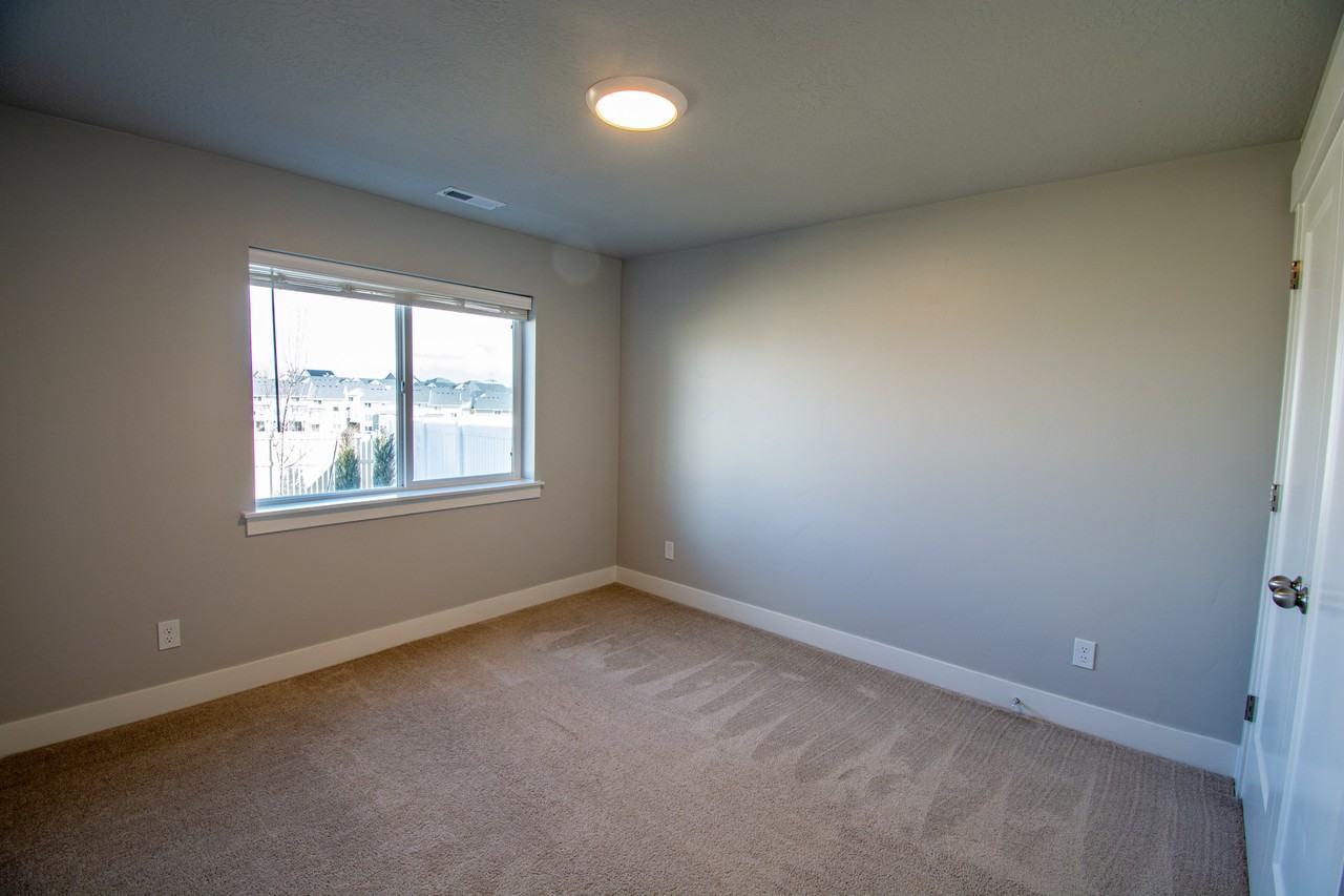 1456 W Russo Dr - Photo 6 of 17