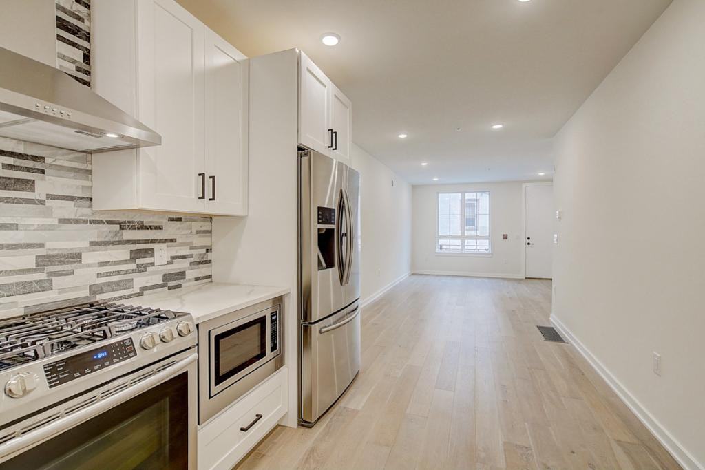 728 S 10th St - Photo 4 of 15