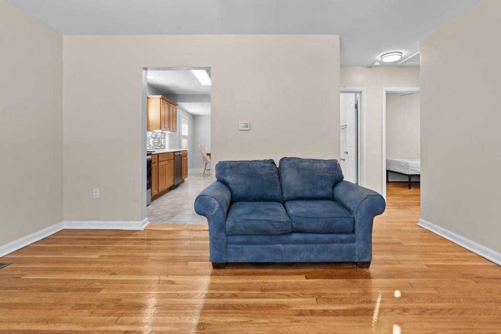 1009 Lindsay St - Photo 4 of 29