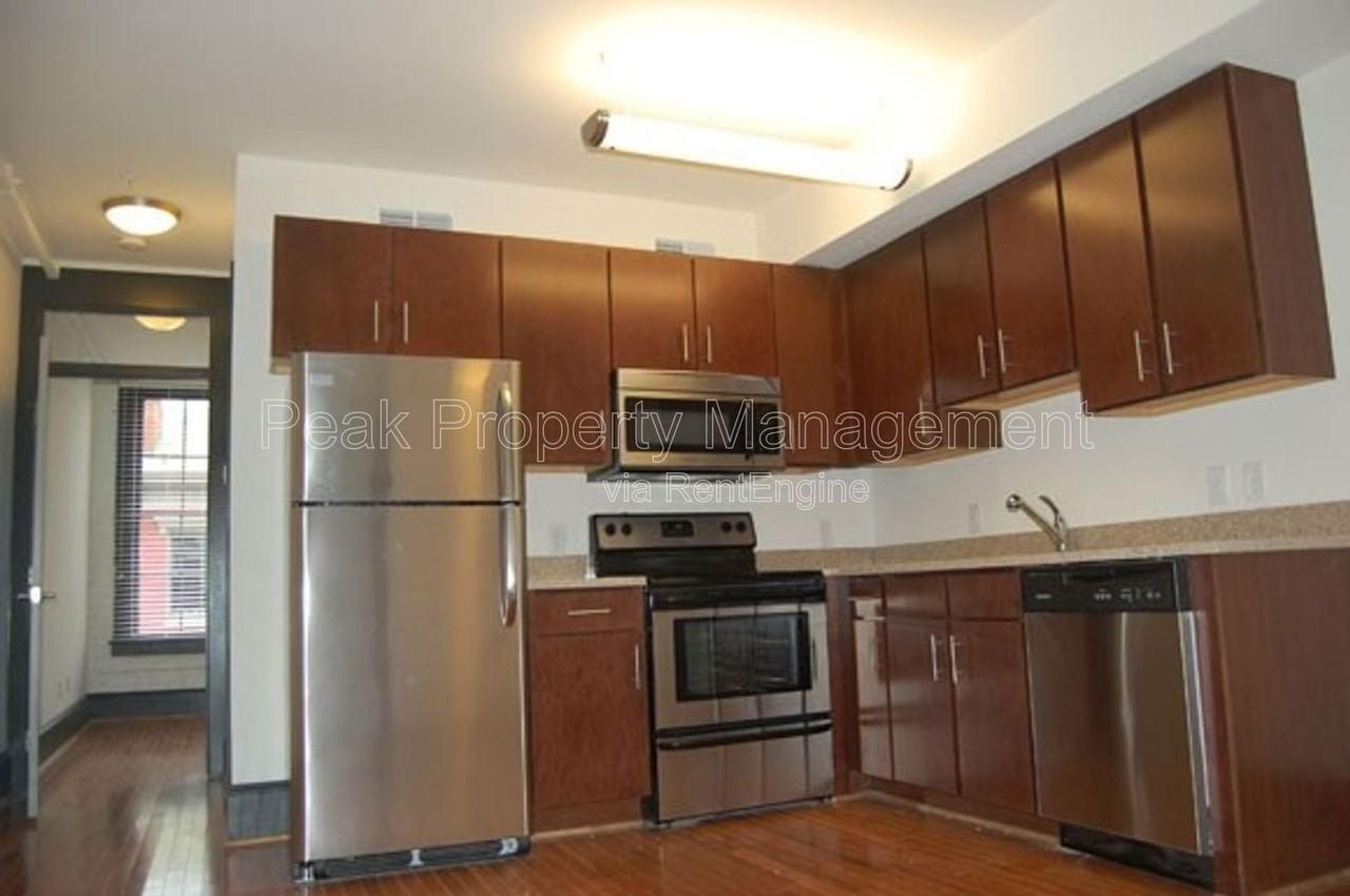 230 N Sycamore St #1 - Photo 4 of 7