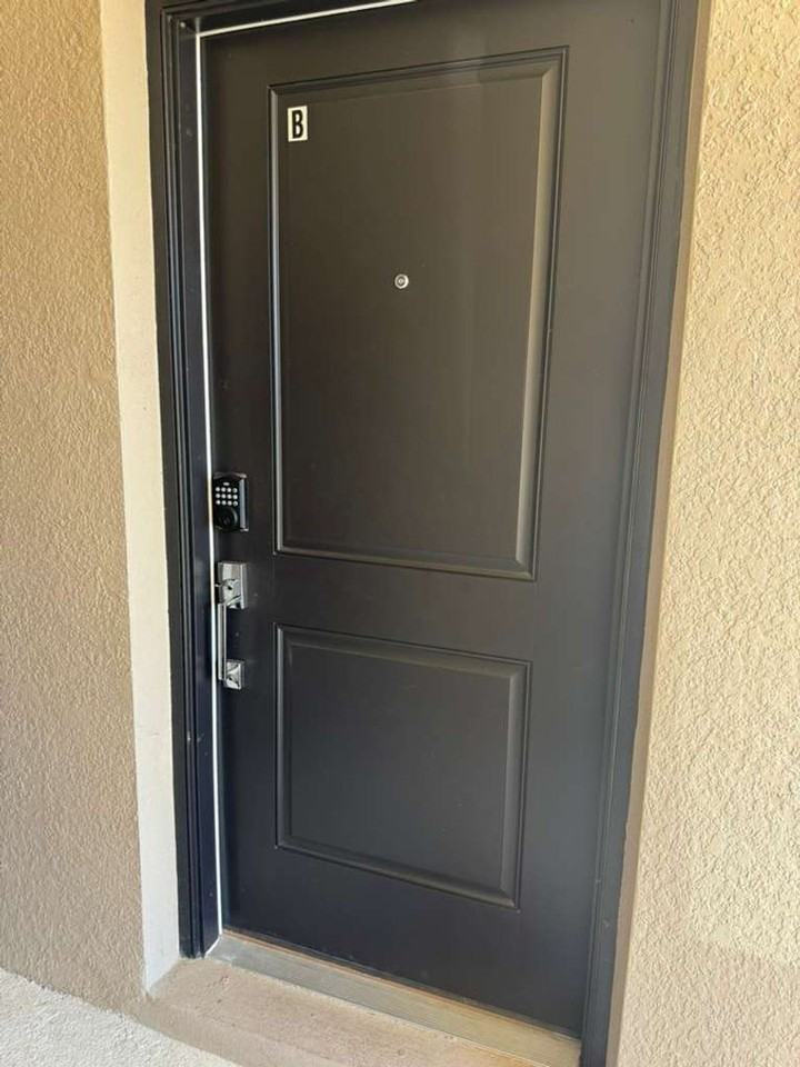 3999 Ambrose Ave #B - Photo 3 of 13