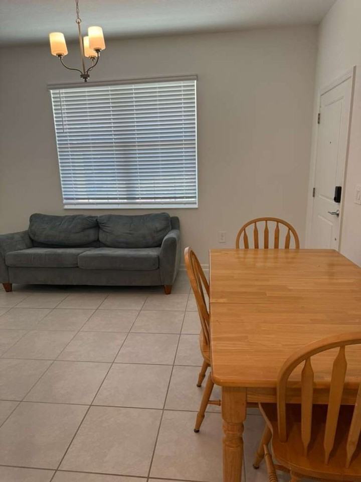 3999 Ambrose Ave #B - Photo 4 of 13