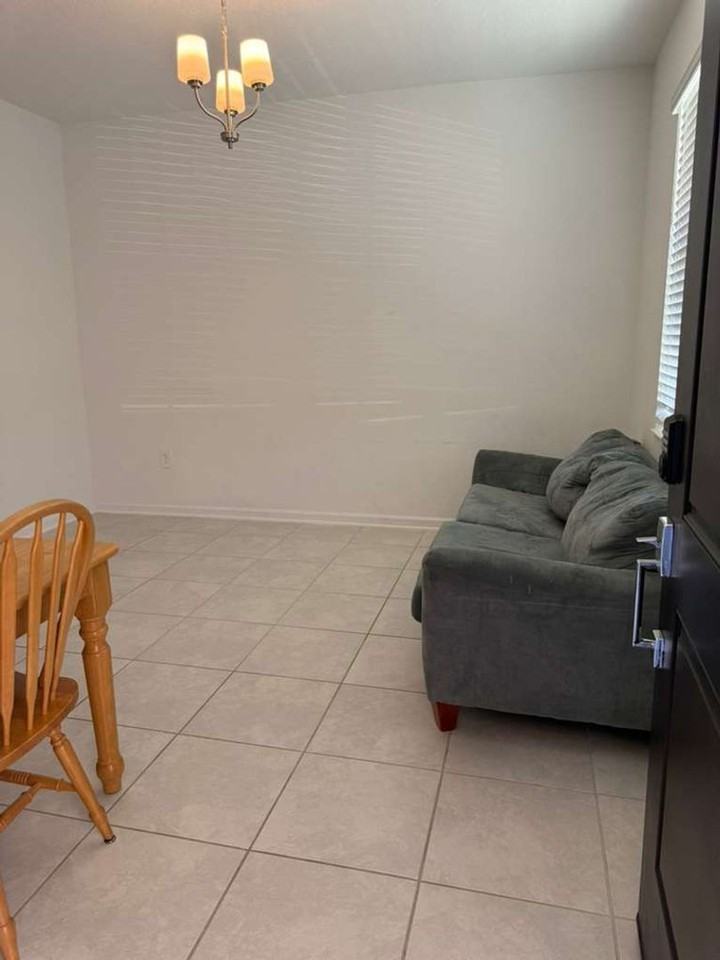 3999 Ambrose Ave #B - Photo 5 of 13