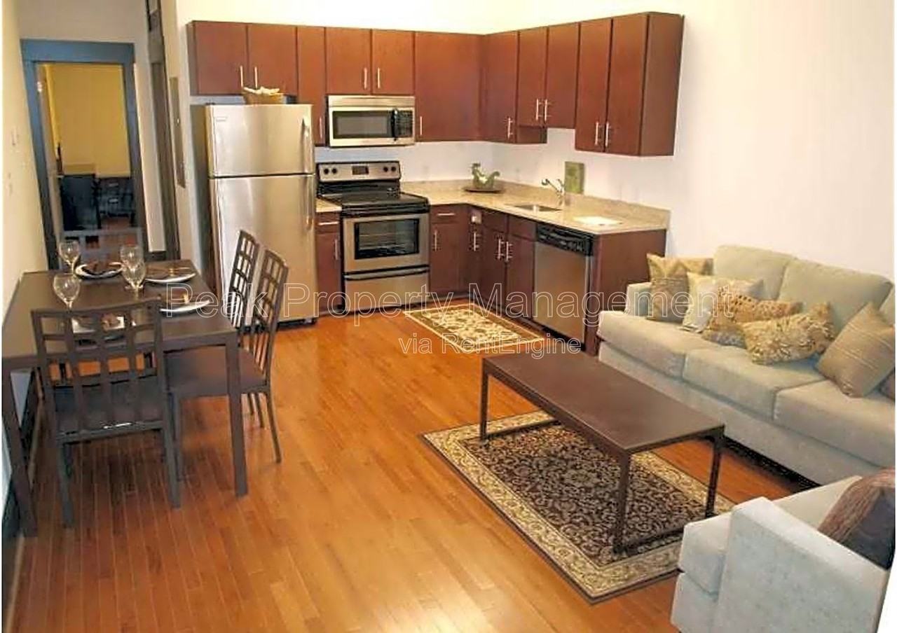 230 N Sycamore St #20 - Photo 2 of 6