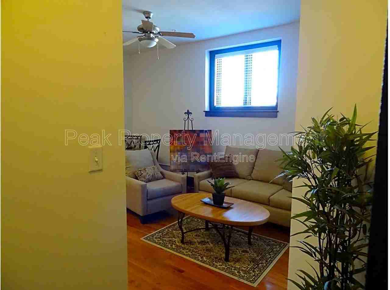 230 N Sycamore St #20 - Photo 4 of 6