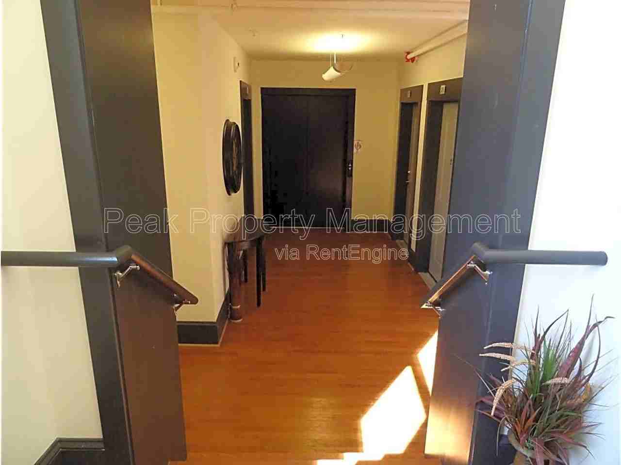 230 N Sycamore St #20 - Photo 5 of 6