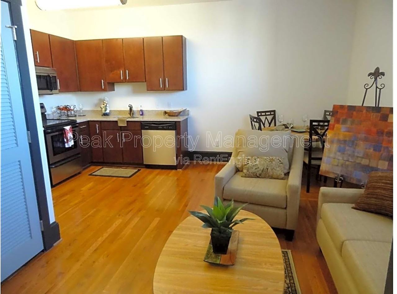 230 N Sycamore St #20 - Photo 6 of 6