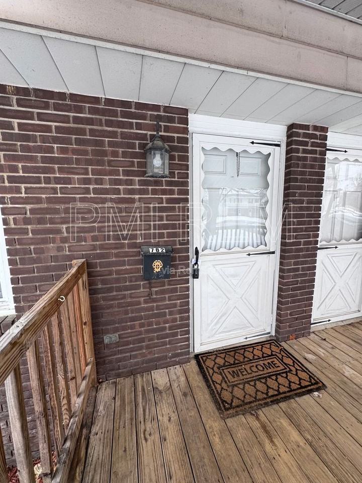 782 Akron Blvd - Photo 2 of 18