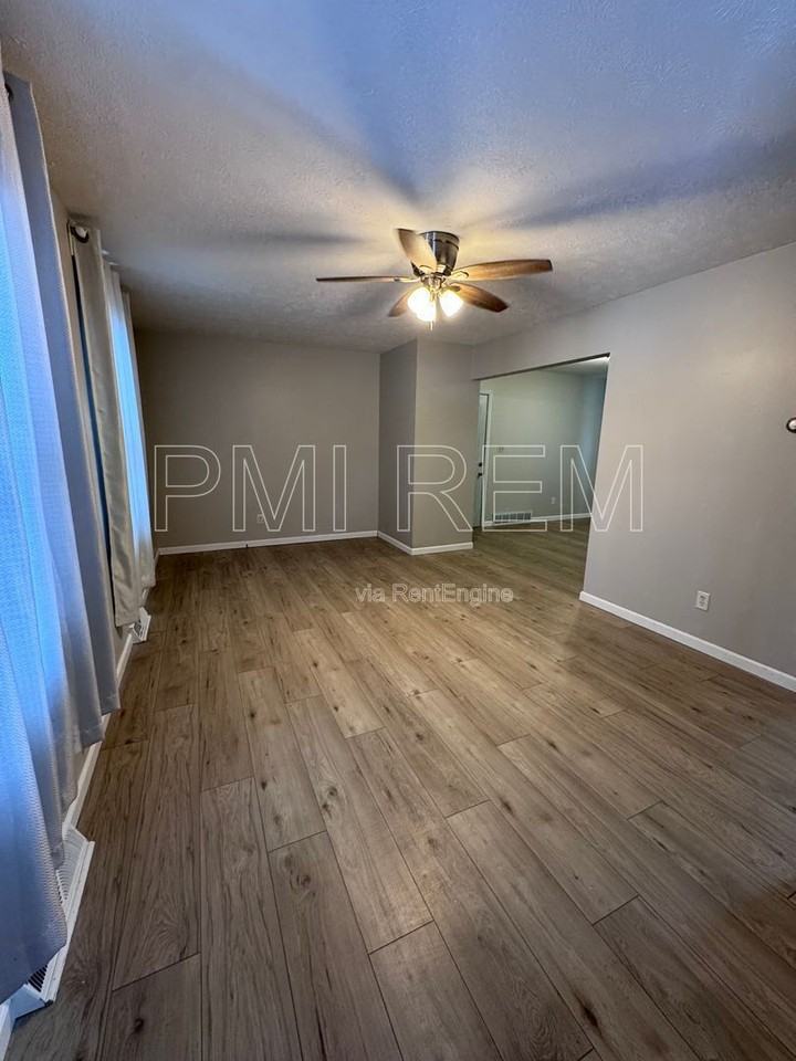 782 Akron Blvd - Photo 3 of 18