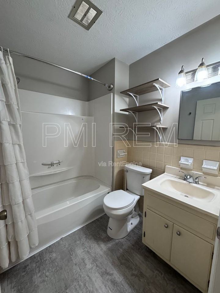 782 Akron Blvd - Photo 5 of 18