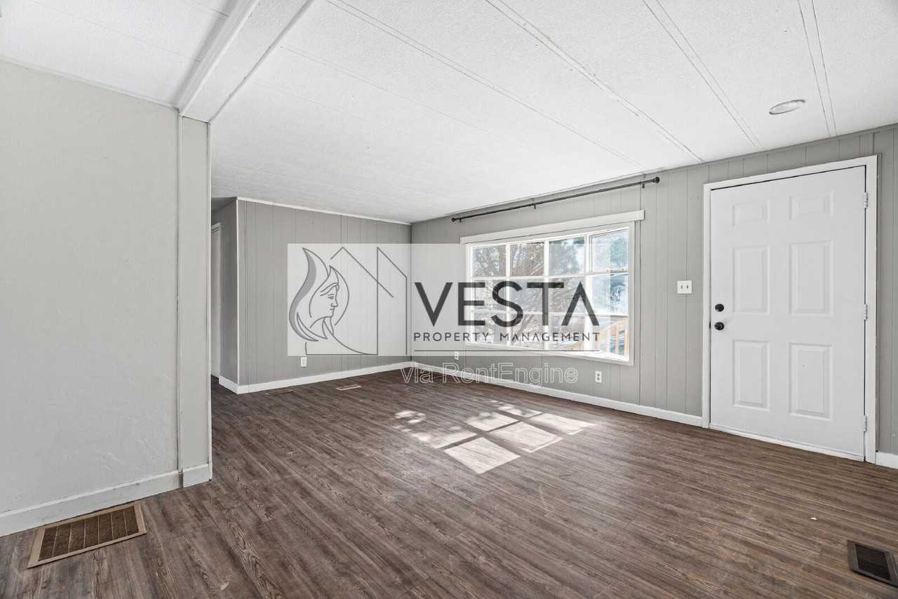 442 Wickins Dr - Photo 4 of 32