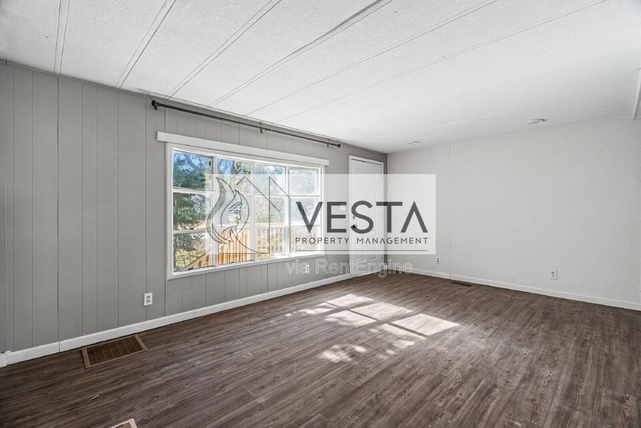 442 Wickins Dr - Photo 5 of 32