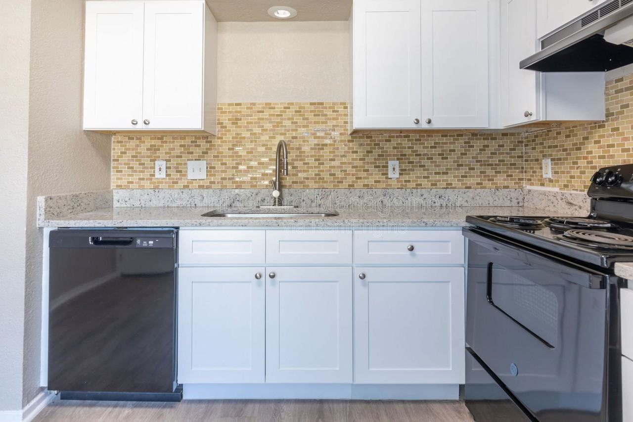 2240 Ridgmar Plz #44 - Photo 2 of 31