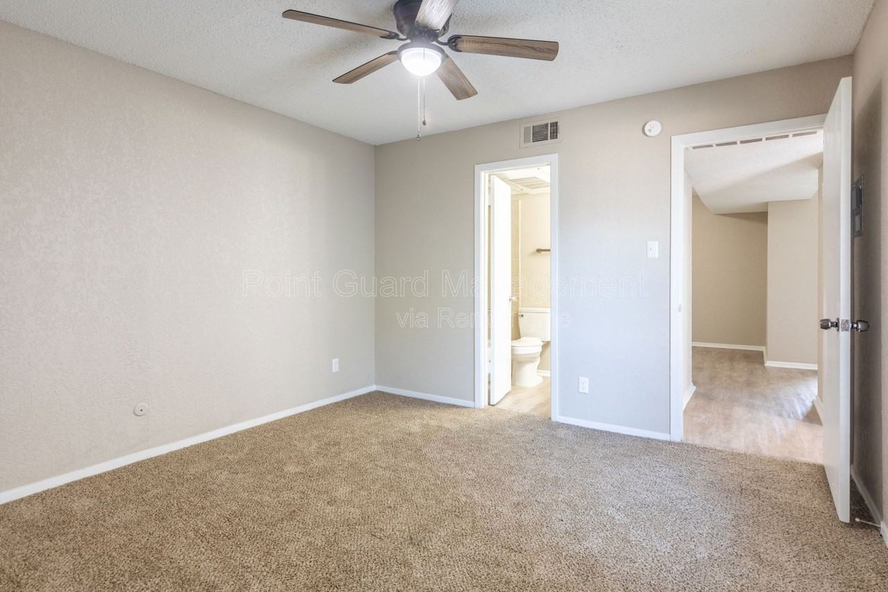 2240 Ridgmar Plz #44 - Photo 5 of 31