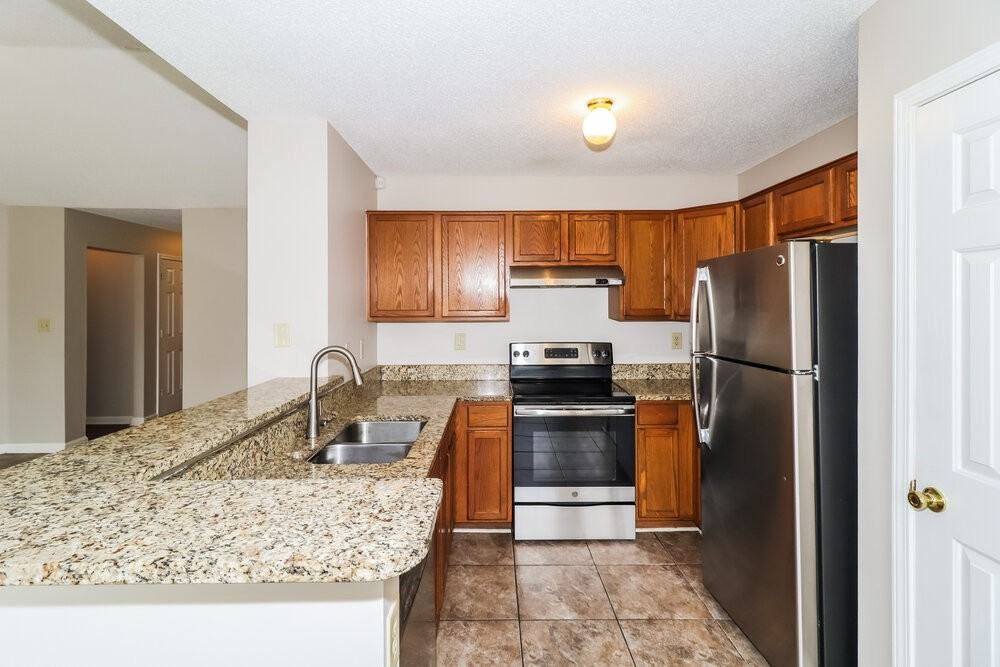 1015 Jessica Lauren Dr - Photo 7 of 16