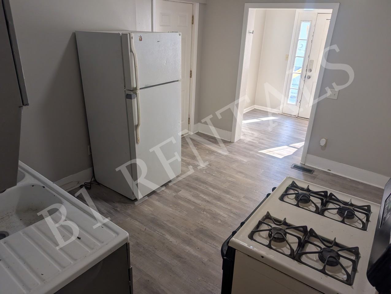 719 Maple St #2 - Photo 4 of 9