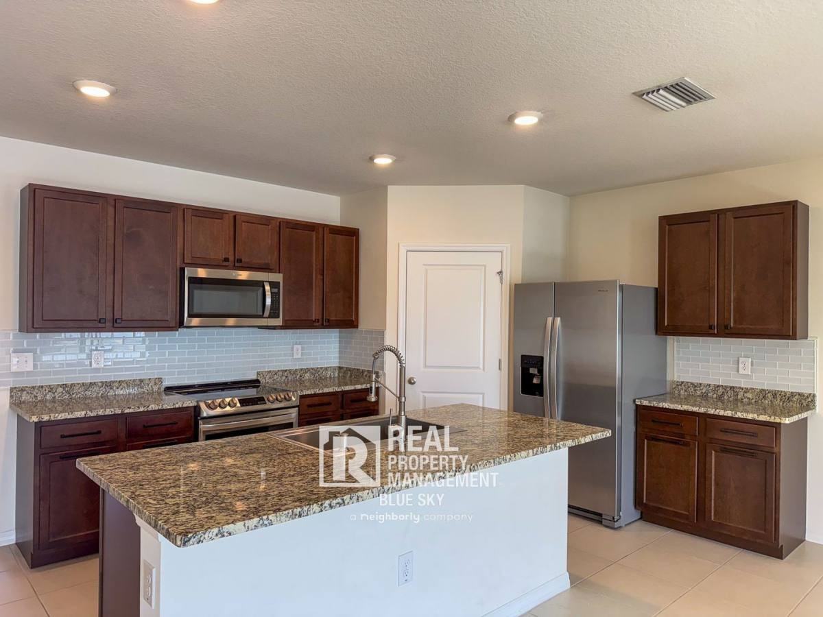 32688 Kobuk Valley Ave - Photo 3 of 10