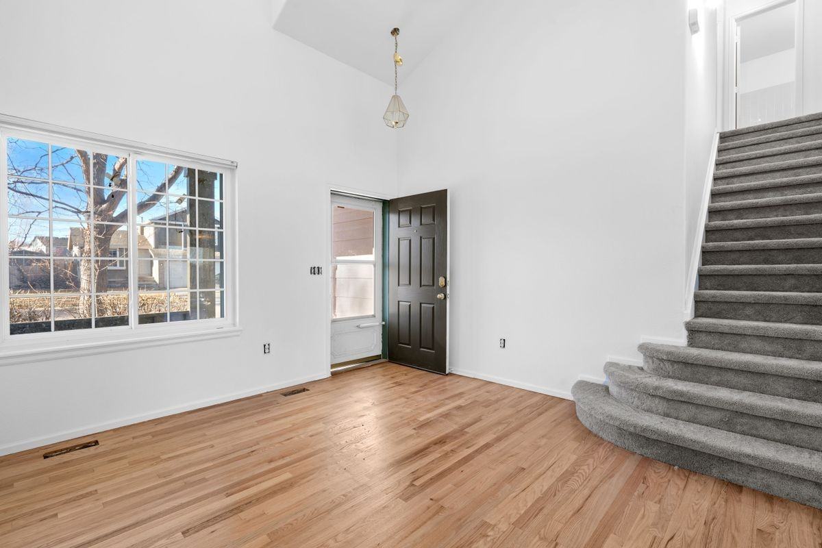 12620 Winona Ct - Photo 4 of 33