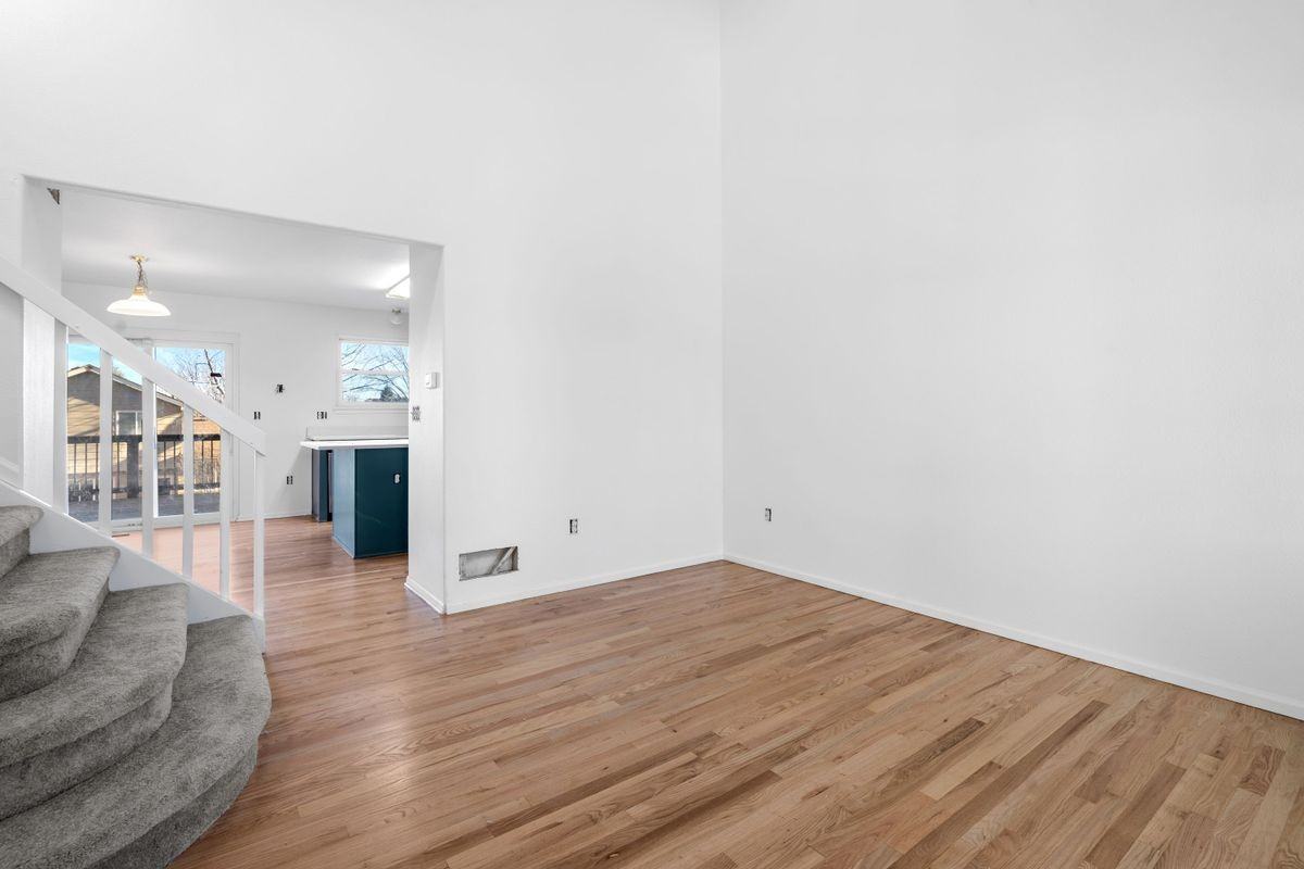 12620 Winona Ct - Photo 7 of 33