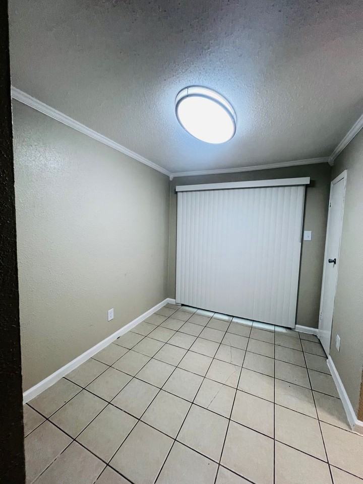 Spanish Lagos Apartments - Photo 4 of 15