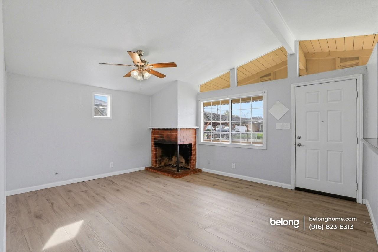 5741 39th St - Photo 7 of 44